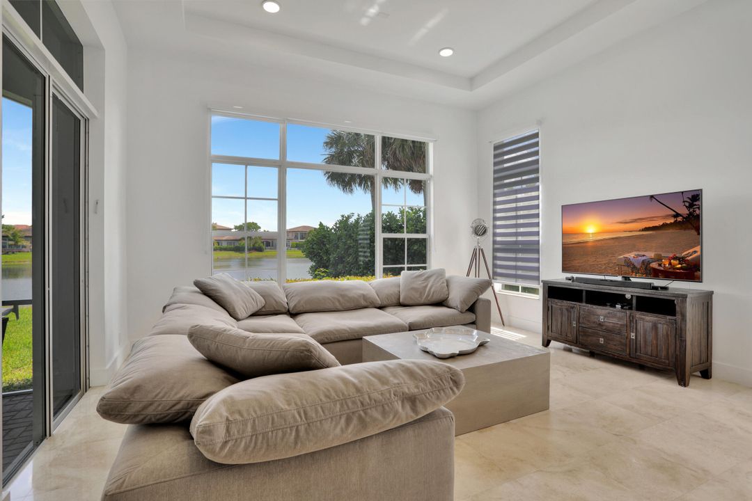 En Venta: $989,000 (5 camas, 3 baños, 3326 Pies cuadrados)