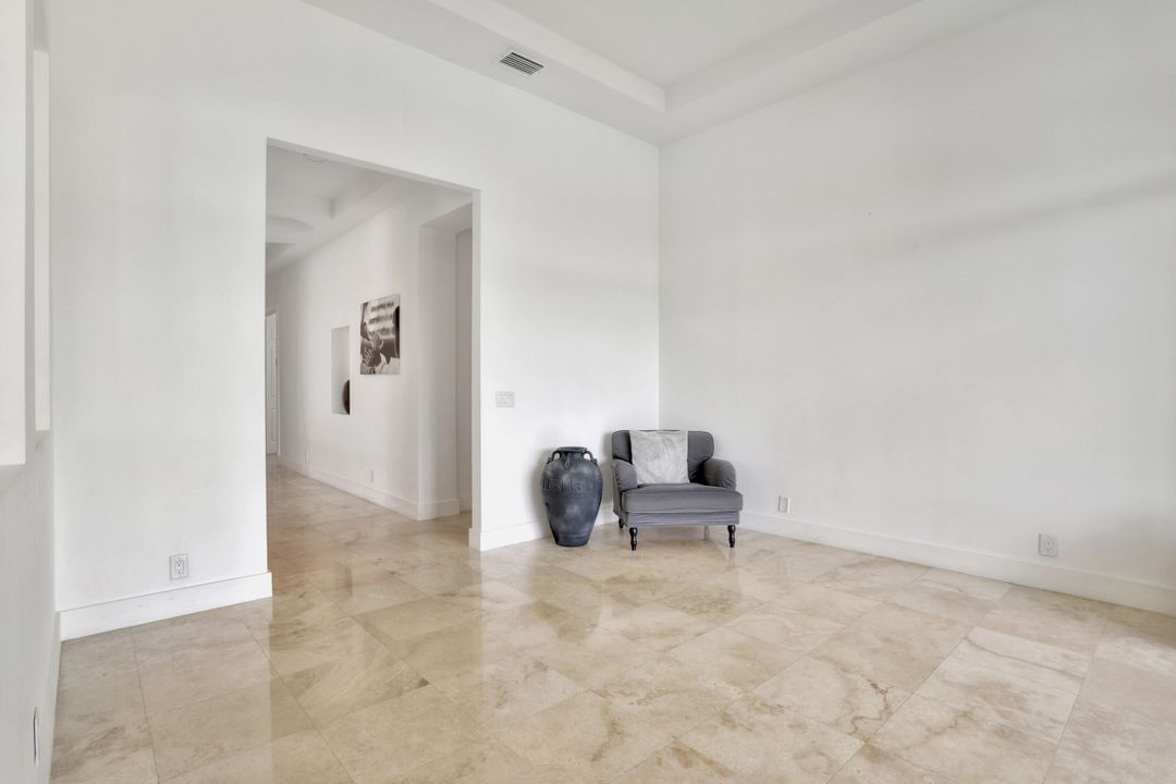 En Venta: $989,000 (5 camas, 3 baños, 3326 Pies cuadrados)