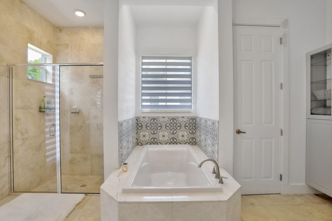 En Venta: $989,000 (5 camas, 3 baños, 3326 Pies cuadrados)