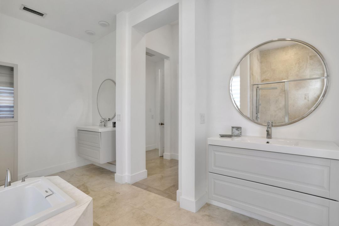 En Venta: $989,000 (5 camas, 3 baños, 3326 Pies cuadrados)