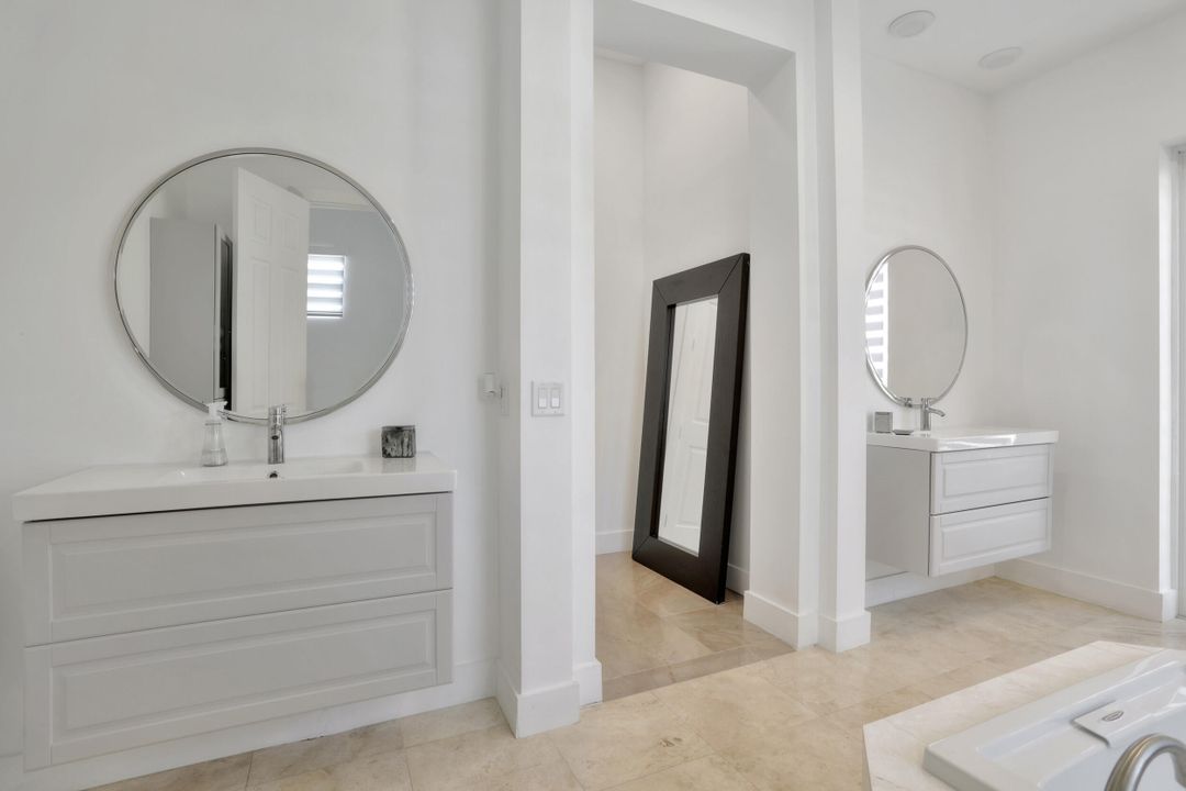 En Venta: $989,000 (5 camas, 3 baños, 3326 Pies cuadrados)