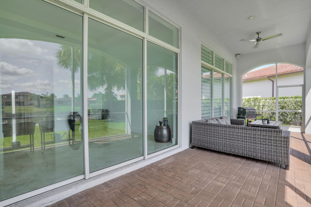 En Venta: $989,000 (5 camas, 3 baños, 3326 Pies cuadrados)