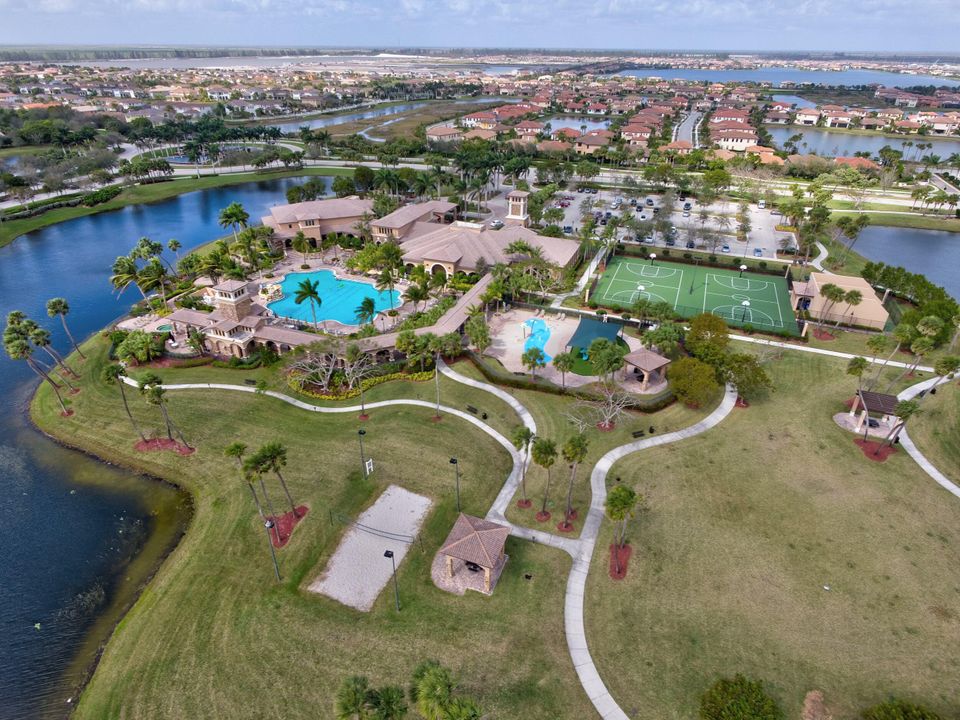 En Venta: $989,000 (5 camas, 3 baños, 3326 Pies cuadrados)