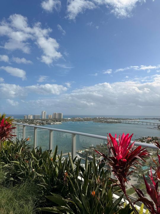 На продажу: $1,950,000 (2 спален, 2 ванн, 1780 Квадратных фут)