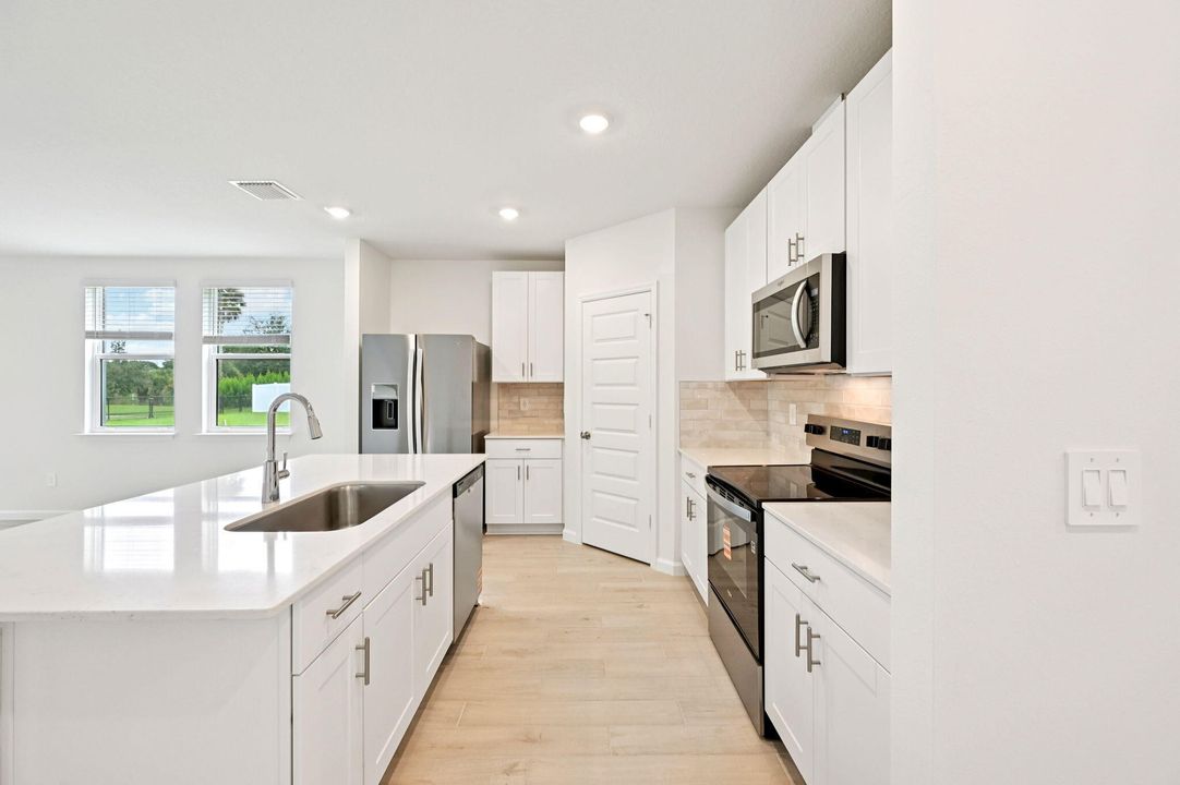 En Venta: $455,890 (4 camas, 2 baños, 2503 Pies cuadrados)