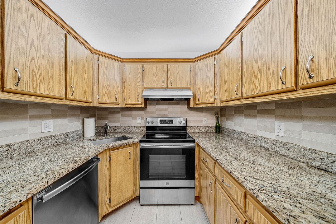 На продажу: $249,000 (3 спален, 2 ванн, 1462 Квадратных фут)