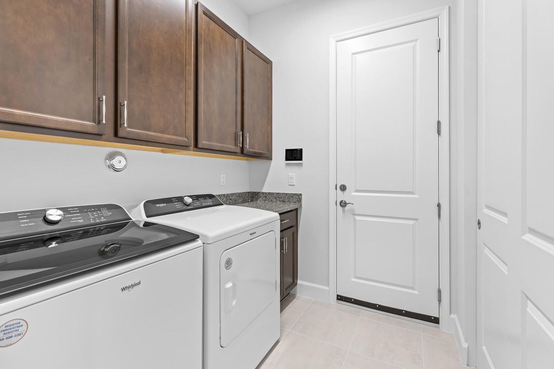 For Rent: $3,800 (3 beds, 2 baths, 2322 Square Feet)