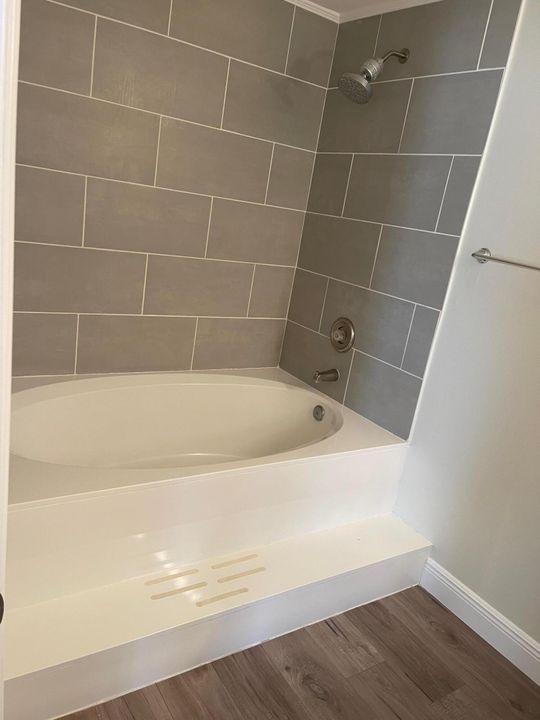 For Rent: $1,650 (1 beds, 1 baths, 627 Square Feet)