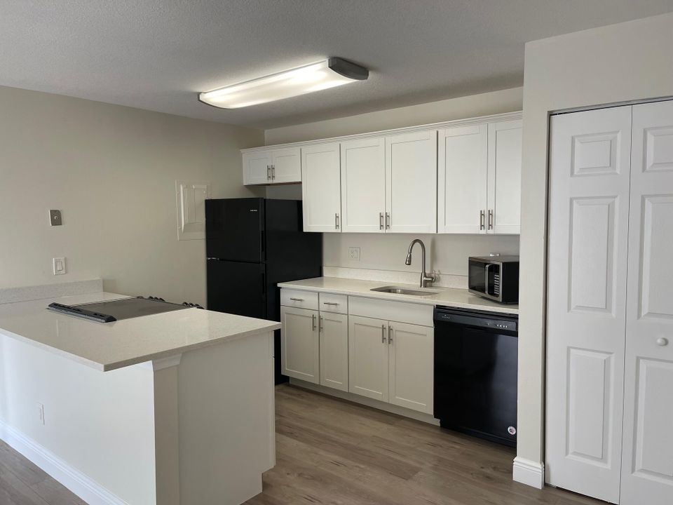 For Rent: $1,650 (1 beds, 1 baths, 627 Square Feet)