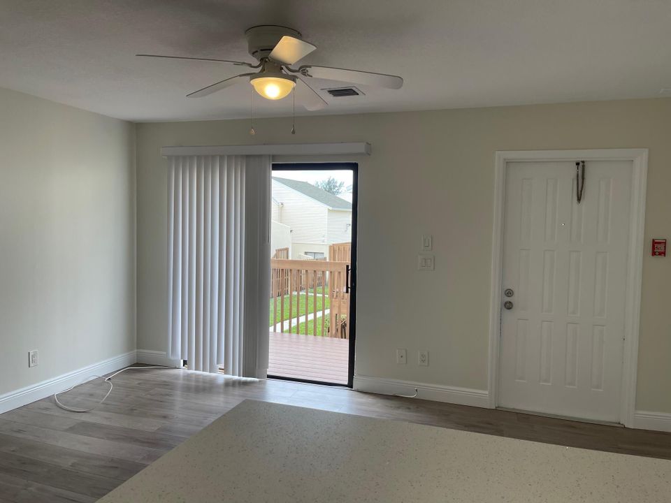 For Rent: $1,650 (1 beds, 1 baths, 627 Square Feet)