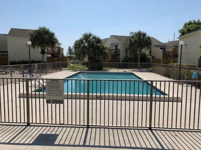 For Rent: $1,650 (1 beds, 1 baths, 627 Square Feet)