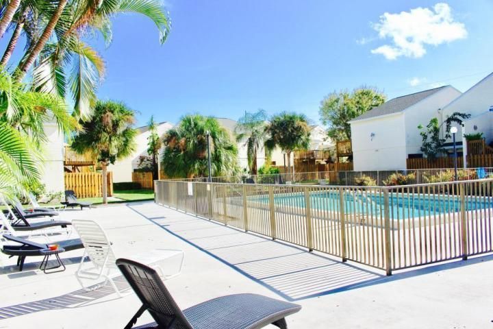 For Rent: $1,650 (1 beds, 1 baths, 627 Square Feet)