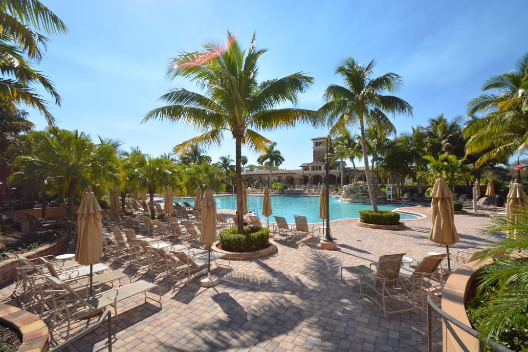 En Venta: $989,000 (5 camas, 3 baños, 3326 Pies cuadrados)