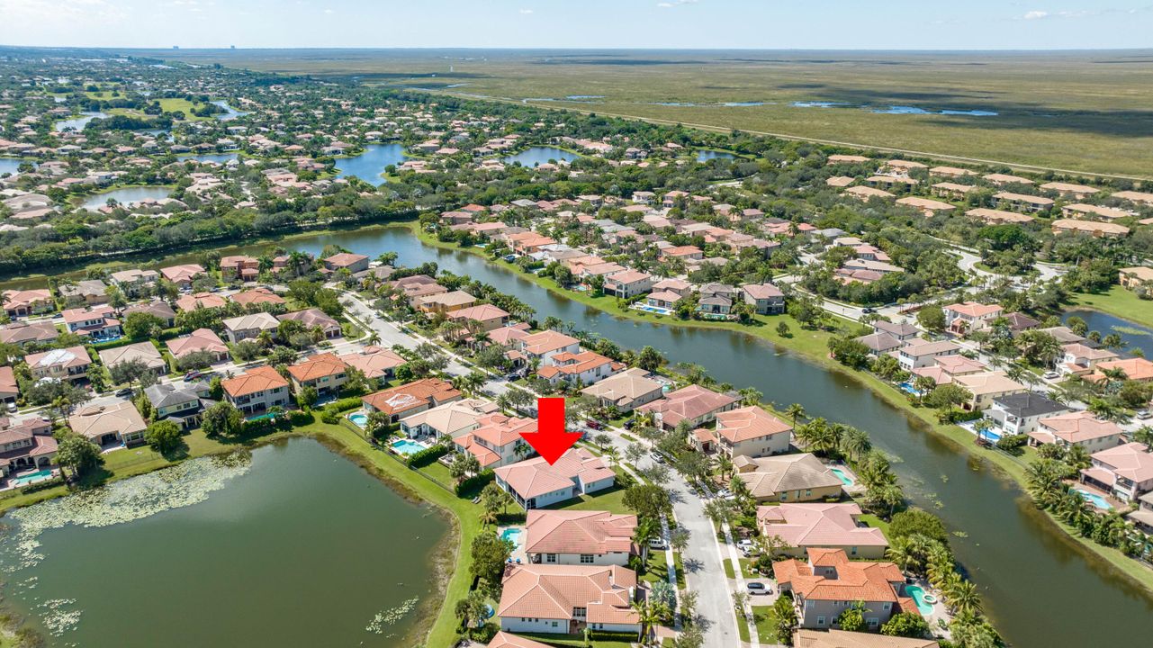 En Venta: $989,000 (5 camas, 3 baños, 3326 Pies cuadrados)