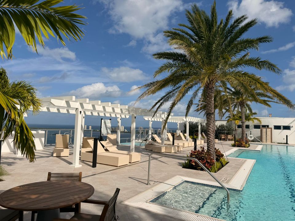 На продажу: $1,950,000 (2 спален, 2 ванн, 1780 Квадратных фут)