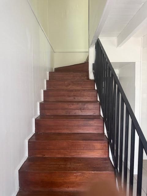 出租: $2,200 (3 贝兹, 1 浴室, 1029 平方英尺)