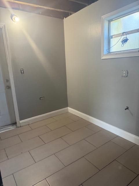 出租: $2,200 (3 贝兹, 1 浴室, 1029 平方英尺)