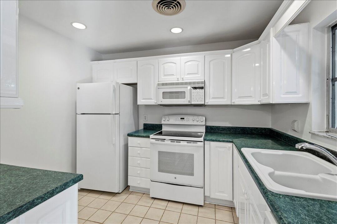 На продажу: $426,000 (3 спален, 2 ванн, 1368 Квадратных фут)