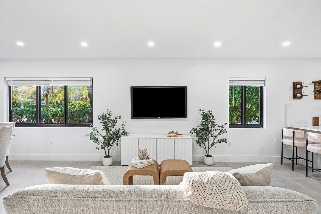 For Sale: $869,000 (2 beds, 2 baths, 1490 Square Feet)