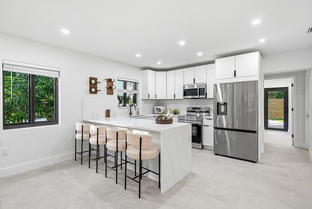 For Sale: $869,000 (2 beds, 2 baths, 1490 Square Feet)