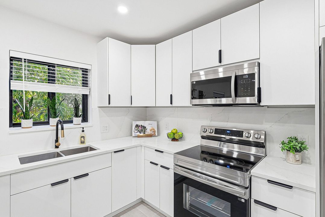 For Sale: $869,000 (2 beds, 2 baths, 1490 Square Feet)