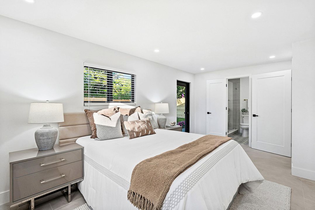 For Sale: $869,000 (2 beds, 2 baths, 1490 Square Feet)