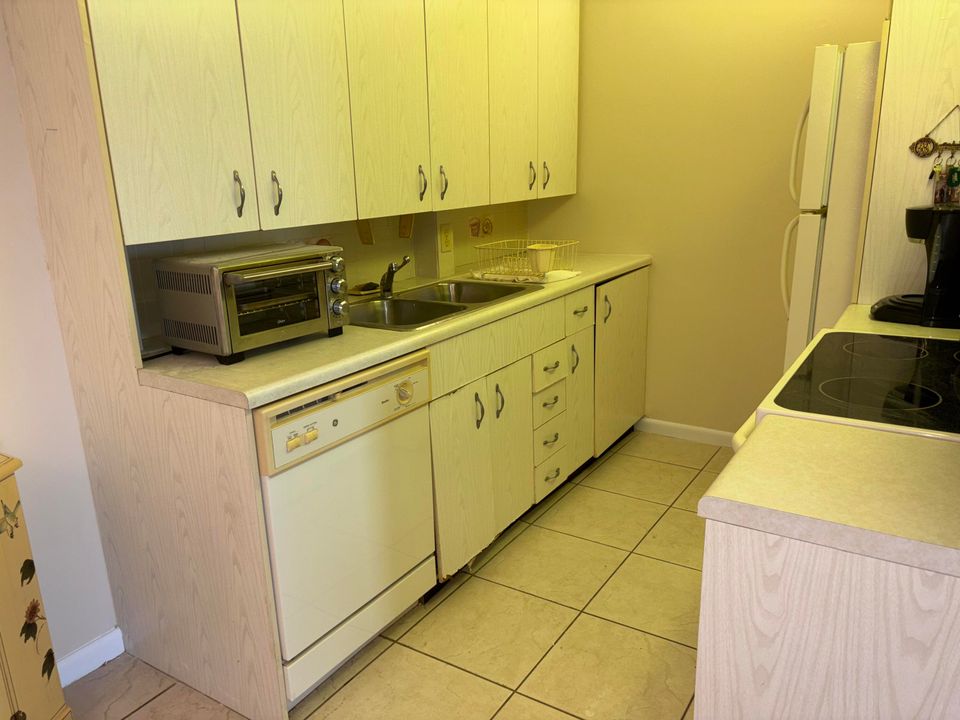 For Rent: $1,550 (1 beds, 1 baths, 751 Square Feet)