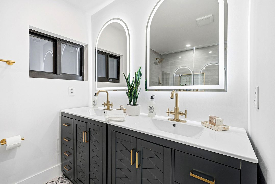 For Sale: $869,000 (2 beds, 2 baths, 1490 Square Feet)