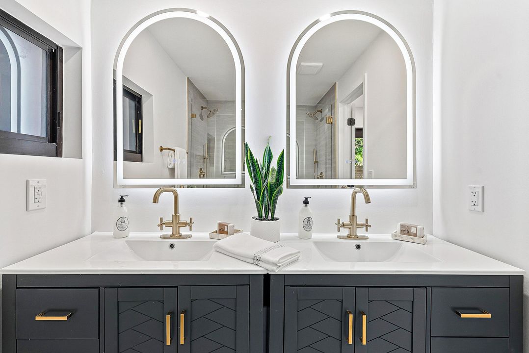 For Sale: $869,000 (2 beds, 2 baths, 1490 Square Feet)