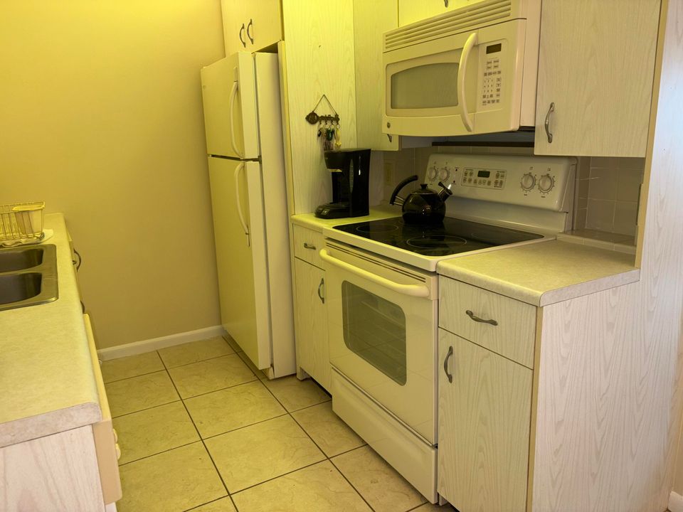 For Rent: $1,550 (1 beds, 1 baths, 751 Square Feet)