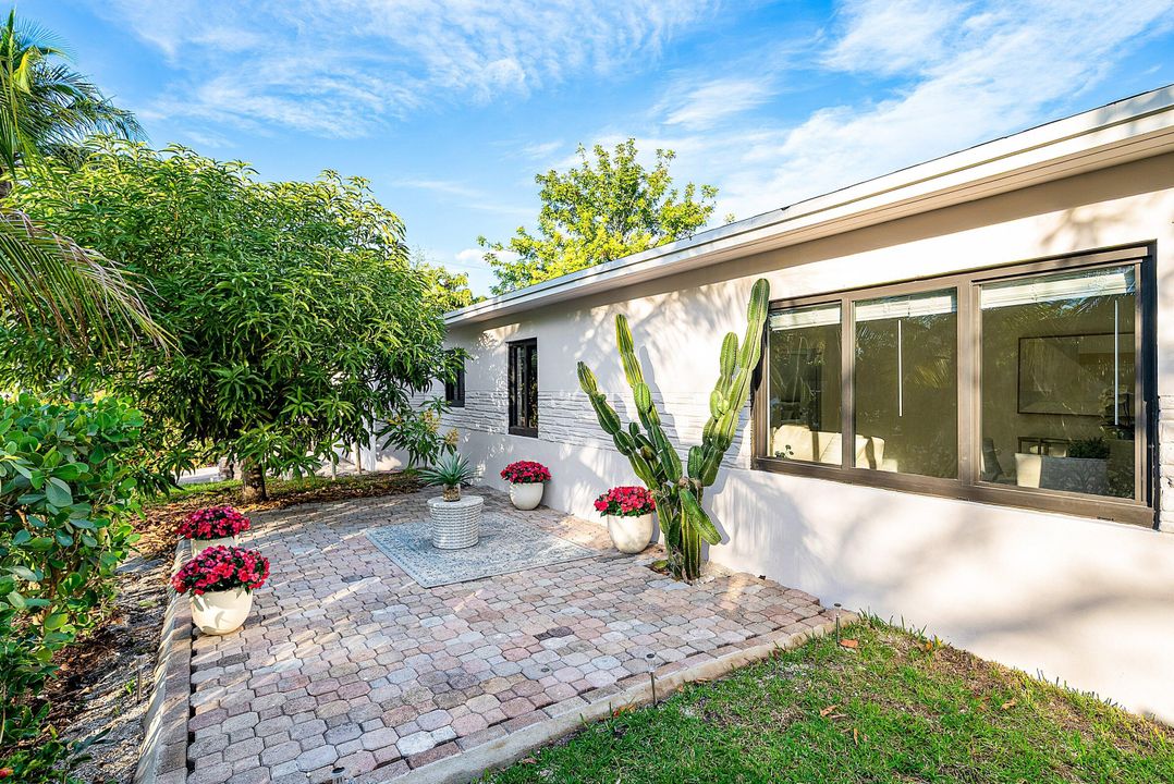 For Sale: $869,000 (2 beds, 2 baths, 1490 Square Feet)