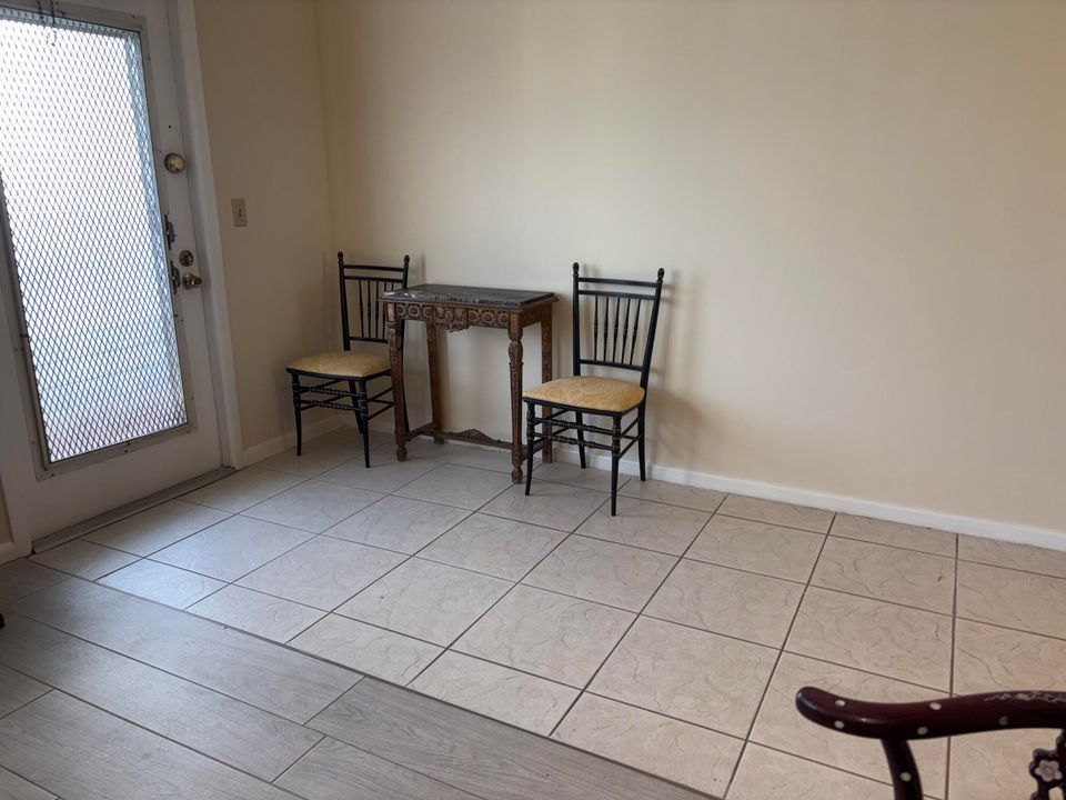 For Rent: $1,550 (1 beds, 1 baths, 751 Square Feet)
