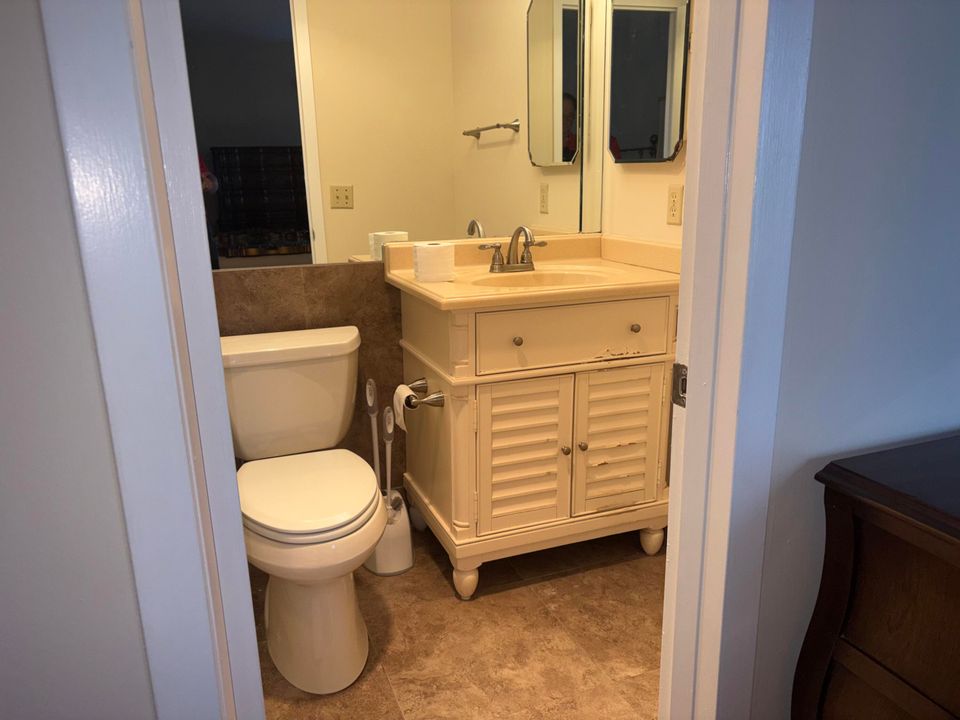 For Rent: $1,550 (1 beds, 1 baths, 751 Square Feet)