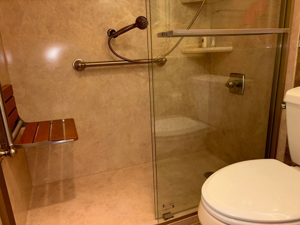 For Rent: $1,550 (1 beds, 1 baths, 751 Square Feet)