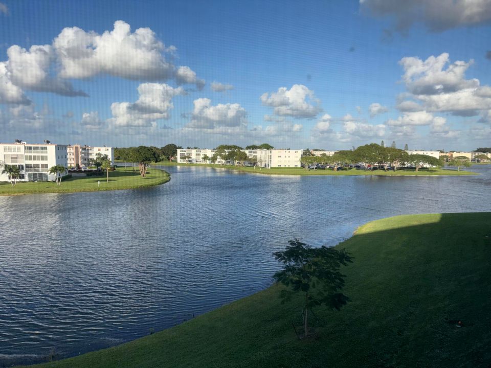 For Rent: $1,550 (1 beds, 1 baths, 751 Square Feet)