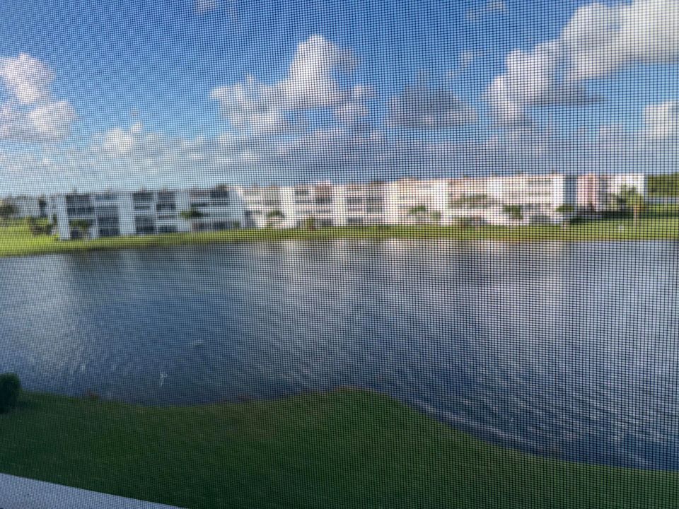 For Rent: $1,550 (1 beds, 1 baths, 751 Square Feet)