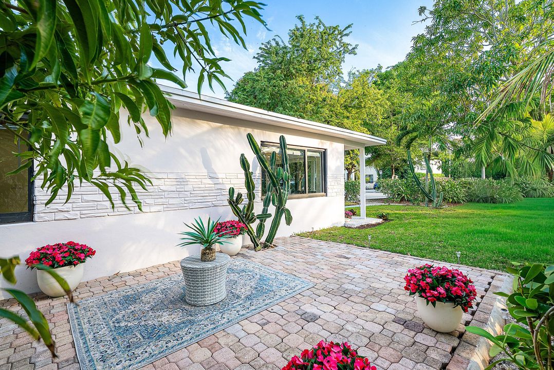 For Sale: $869,000 (2 beds, 2 baths, 1490 Square Feet)