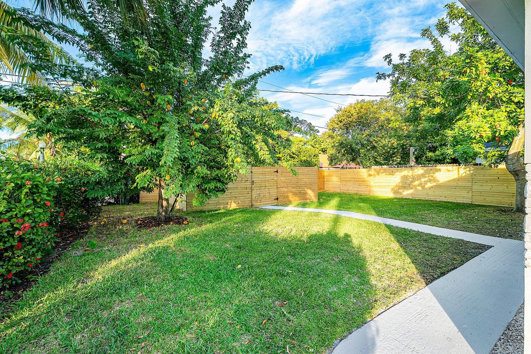 For Sale: $869,000 (2 beds, 2 baths, 1490 Square Feet)