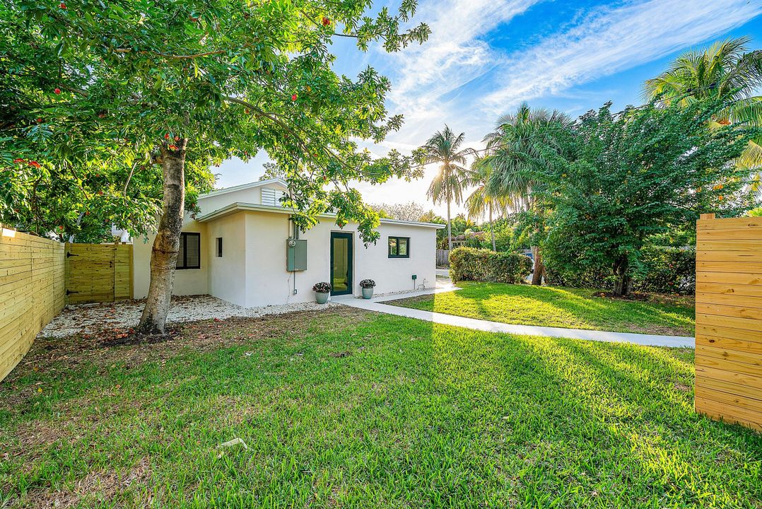 For Sale: $869,000 (2 beds, 2 baths, 1490 Square Feet)