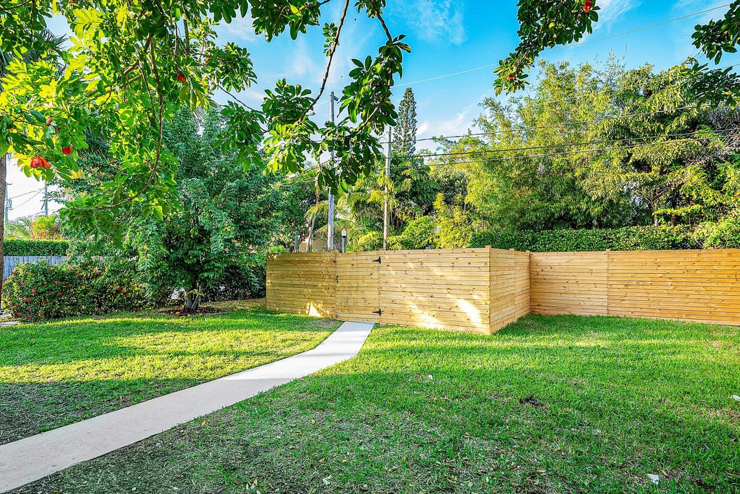 For Sale: $869,000 (2 beds, 2 baths, 1490 Square Feet)