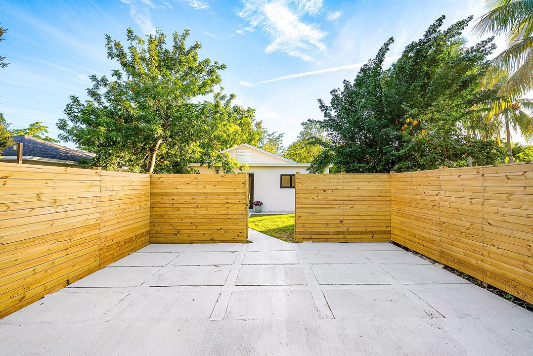 For Sale: $869,000 (2 beds, 2 baths, 1490 Square Feet)