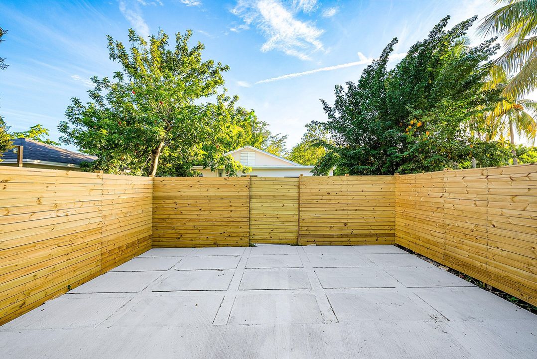 For Sale: $869,000 (2 beds, 2 baths, 1490 Square Feet)