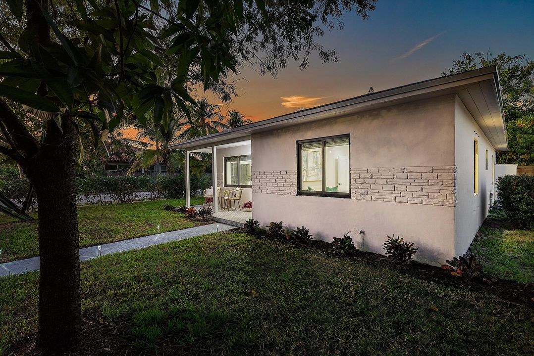 For Sale: $869,000 (2 beds, 2 baths, 1490 Square Feet)