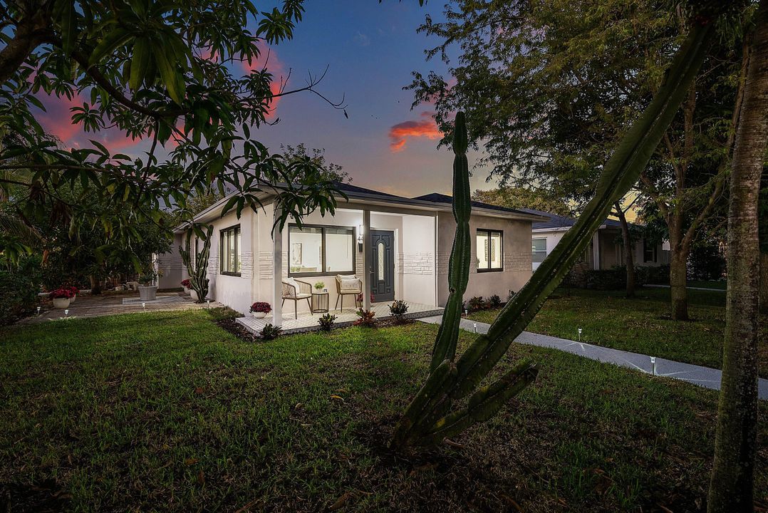 For Sale: $869,000 (2 beds, 2 baths, 1490 Square Feet)