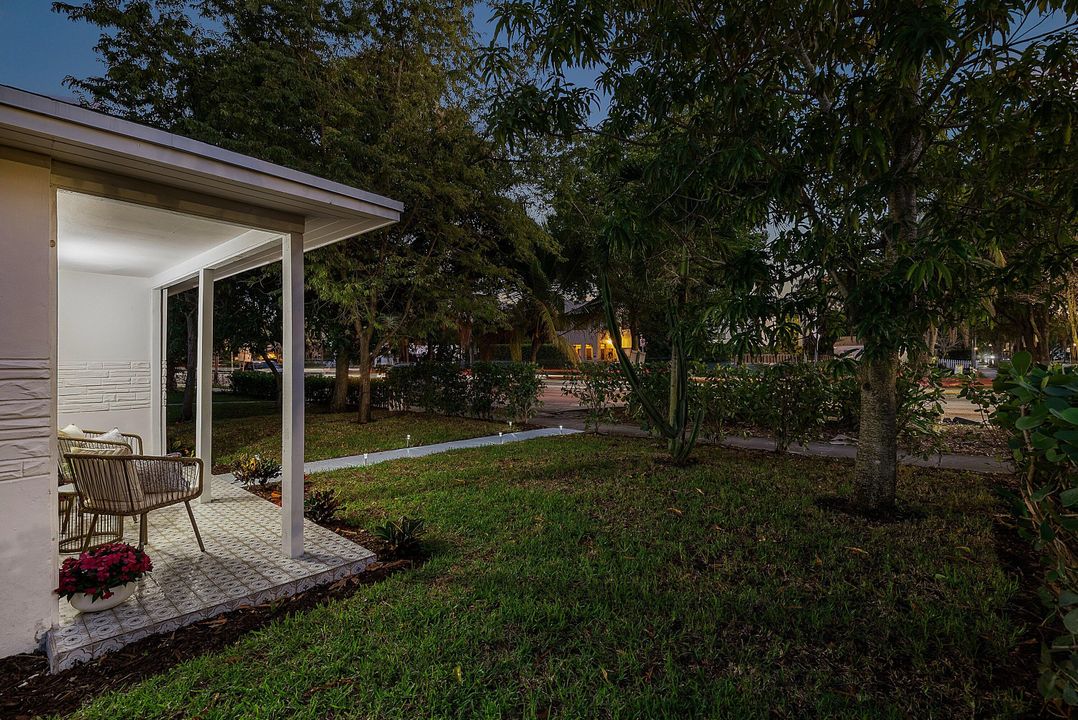 For Sale: $869,000 (2 beds, 2 baths, 1490 Square Feet)