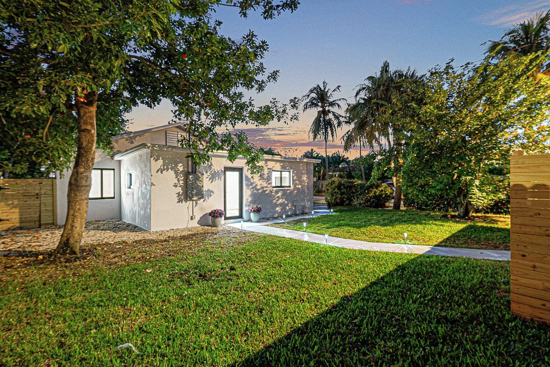 For Sale: $869,000 (2 beds, 2 baths, 1490 Square Feet)