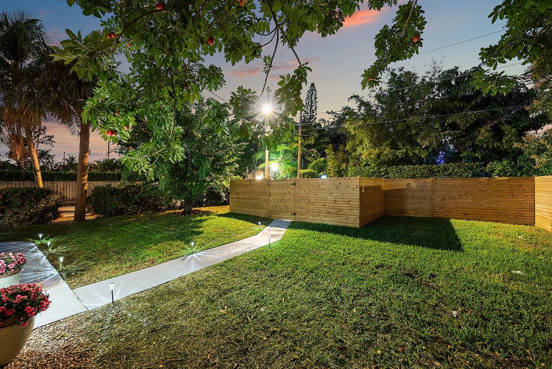 For Sale: $869,000 (2 beds, 2 baths, 1490 Square Feet)