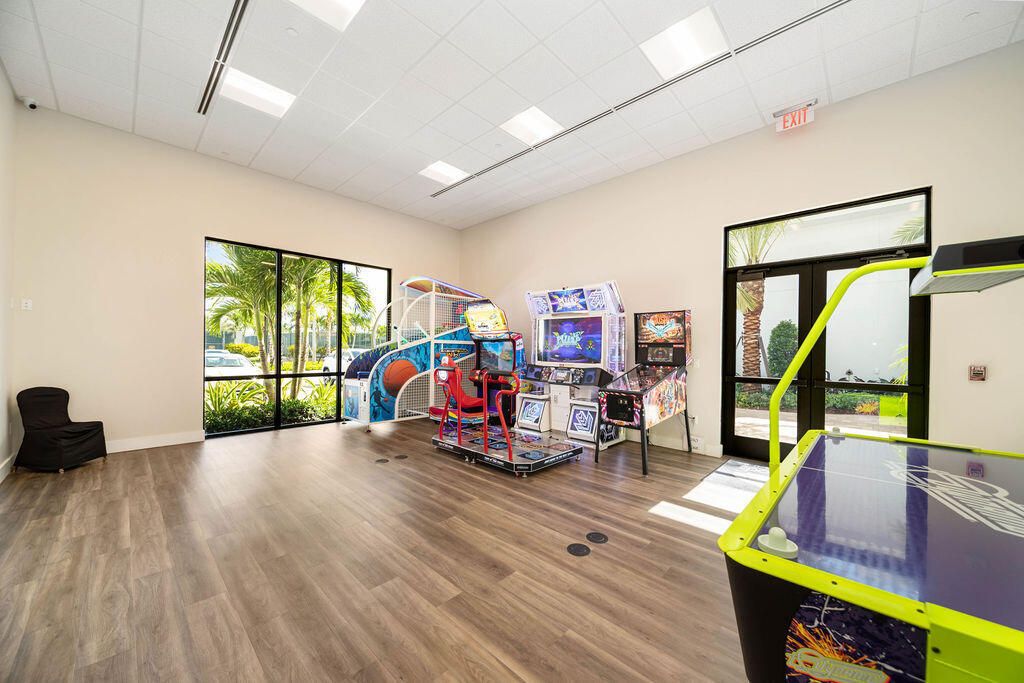 For Sale: $1,650,000 (3 beds, 3 baths, 3168 Square Feet)