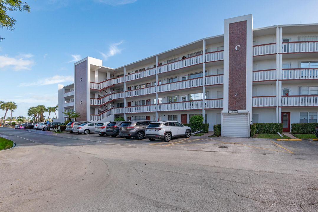 For Sale: $149,900 (2 beds, 2 baths, 1110 Square Feet)