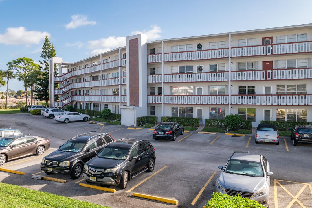 For Sale: $149,900 (2 beds, 2 baths, 1110 Square Feet)